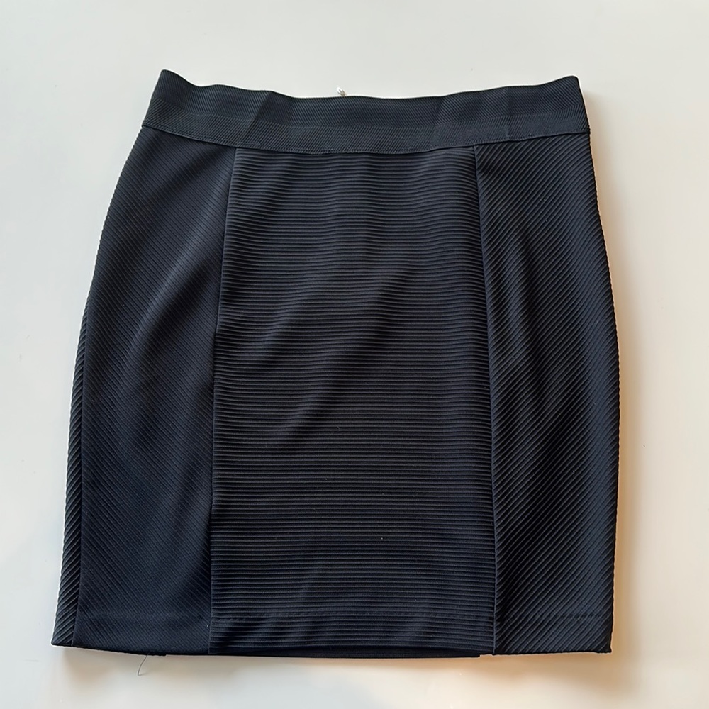 L-Black H&M -Pencil Skirt-New